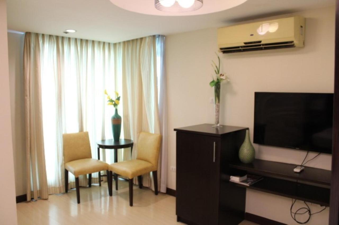Festive Hotel Makati Paco Εξωτερικό φωτογραφία