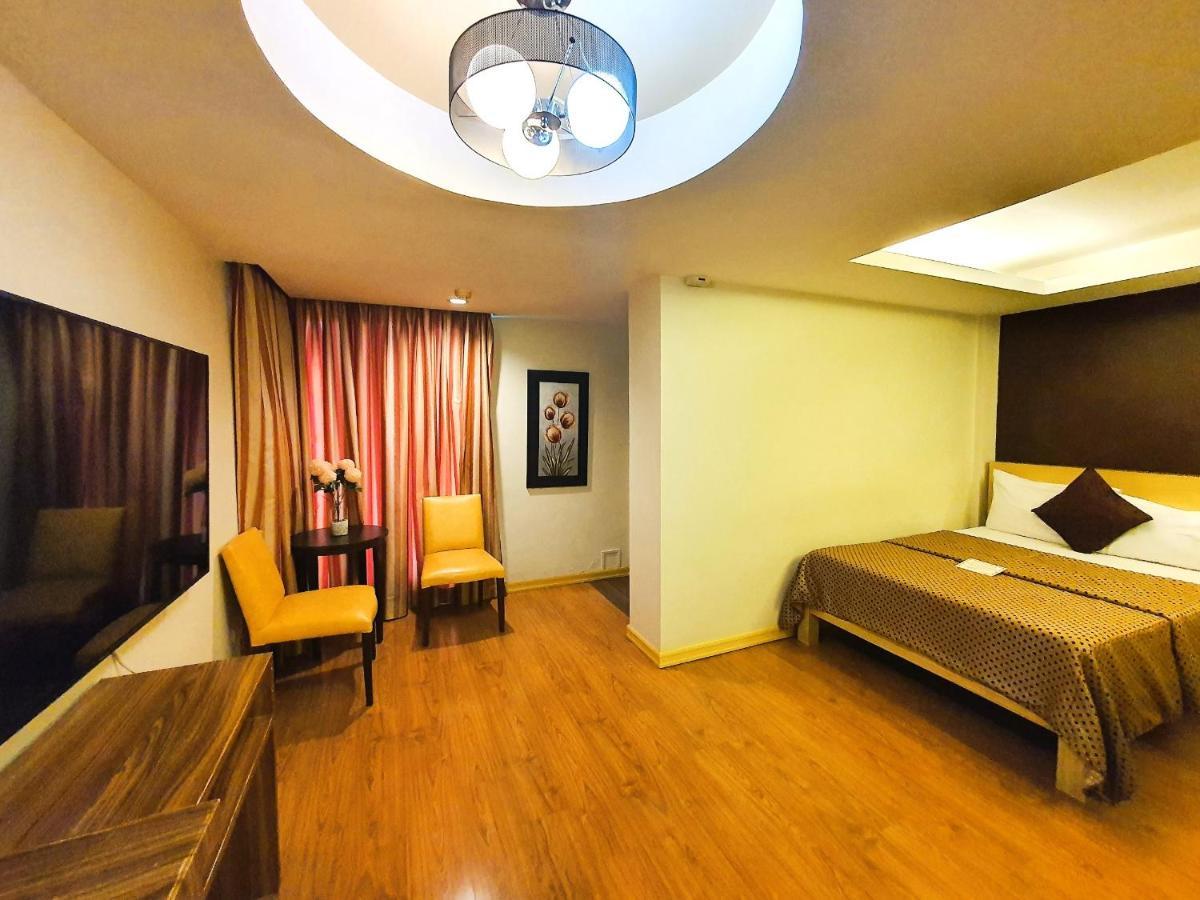 Festive Hotel Makati Paco Εξωτερικό φωτογραφία