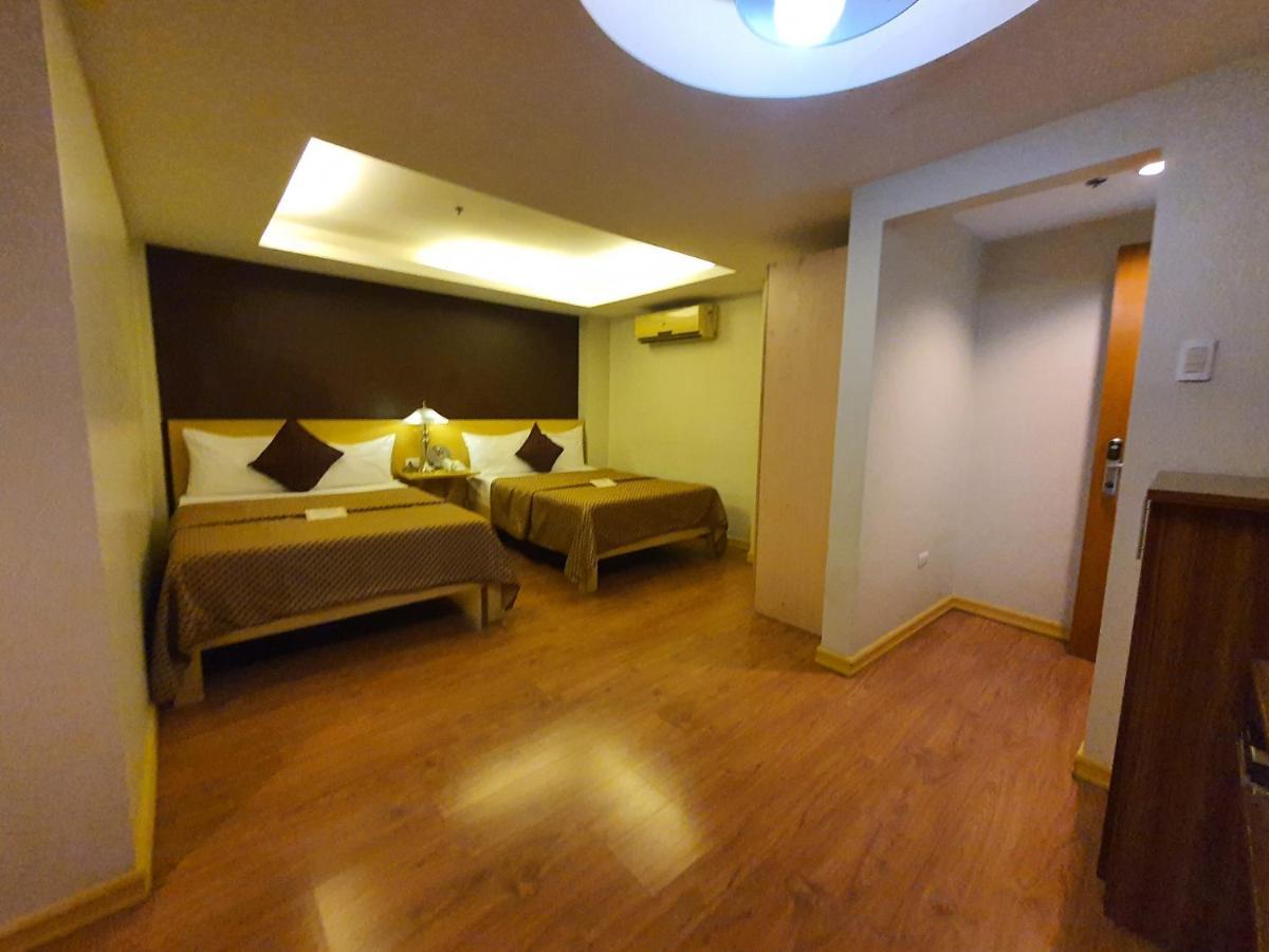 Festive Hotel Makati Paco Εξωτερικό φωτογραφία