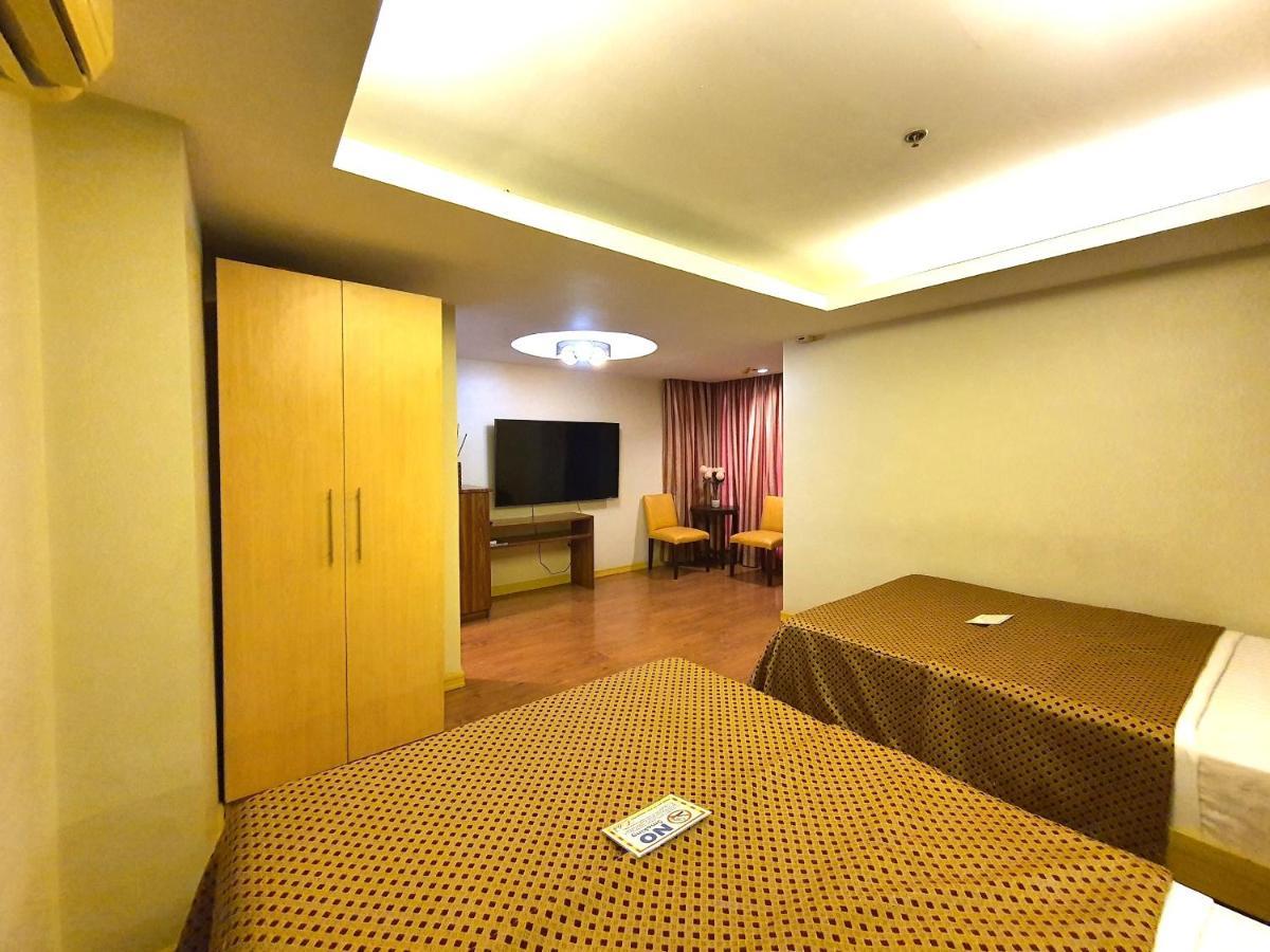 Festive Hotel Makati Paco Εξωτερικό φωτογραφία
