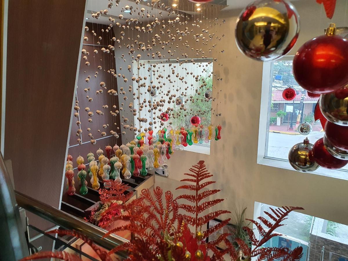 Festive Hotel Makati Paco Εξωτερικό φωτογραφία
