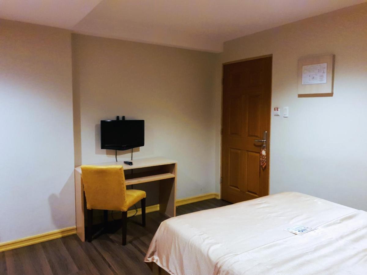 Festive Hotel Makati Paco Εξωτερικό φωτογραφία