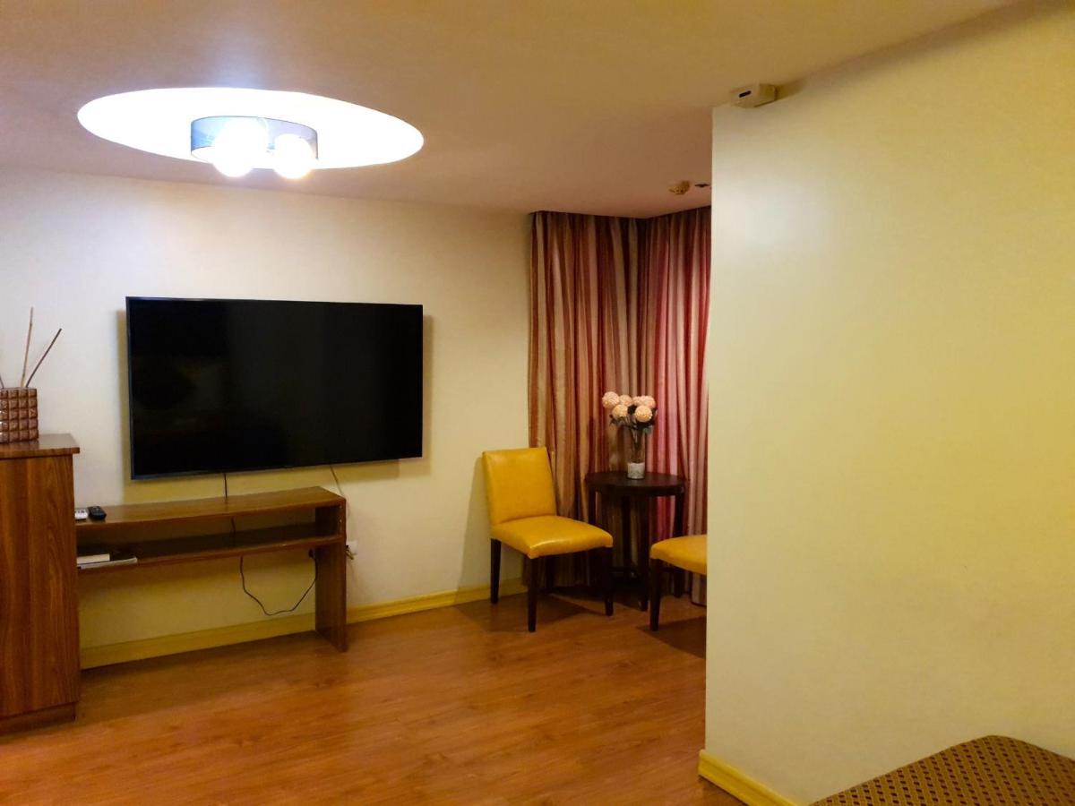 Festive Hotel Makati Paco Εξωτερικό φωτογραφία