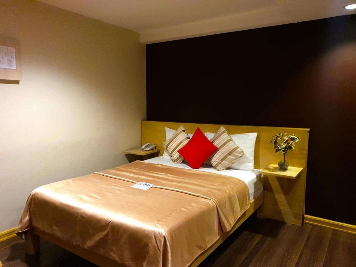 Festive Hotel Makati Paco Εξωτερικό φωτογραφία