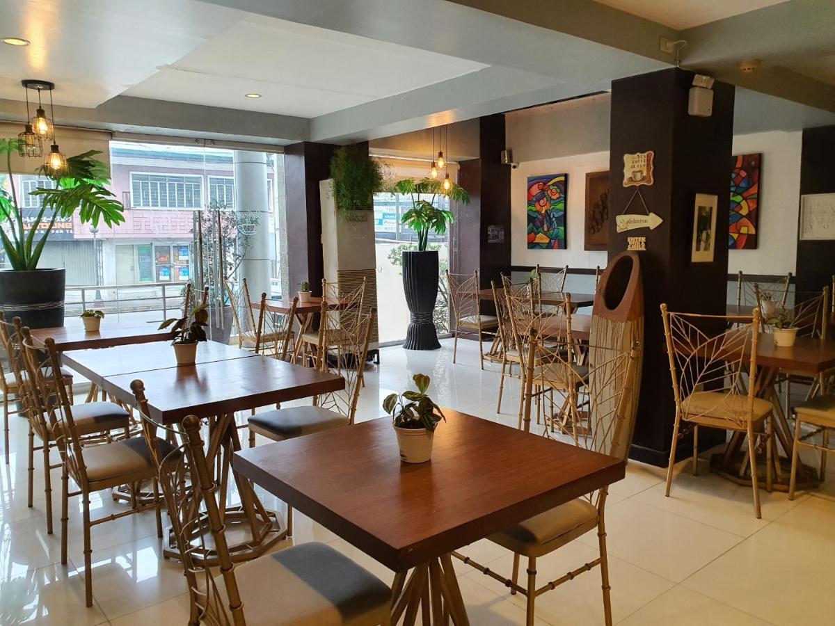 Festive Hotel Makati Paco Εξωτερικό φωτογραφία