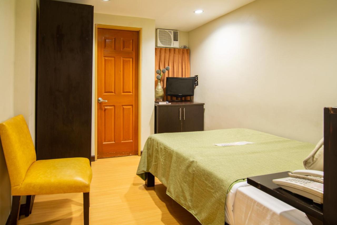 Festive Hotel Makati Paco Εξωτερικό φωτογραφία
