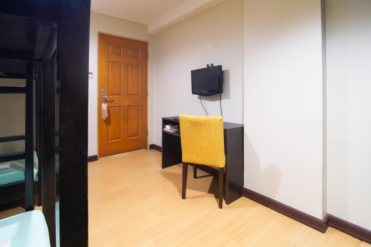 Festive Hotel Makati Paco Εξωτερικό φωτογραφία