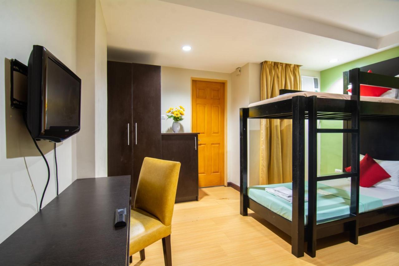 Festive Hotel Makati Paco Εξωτερικό φωτογραφία