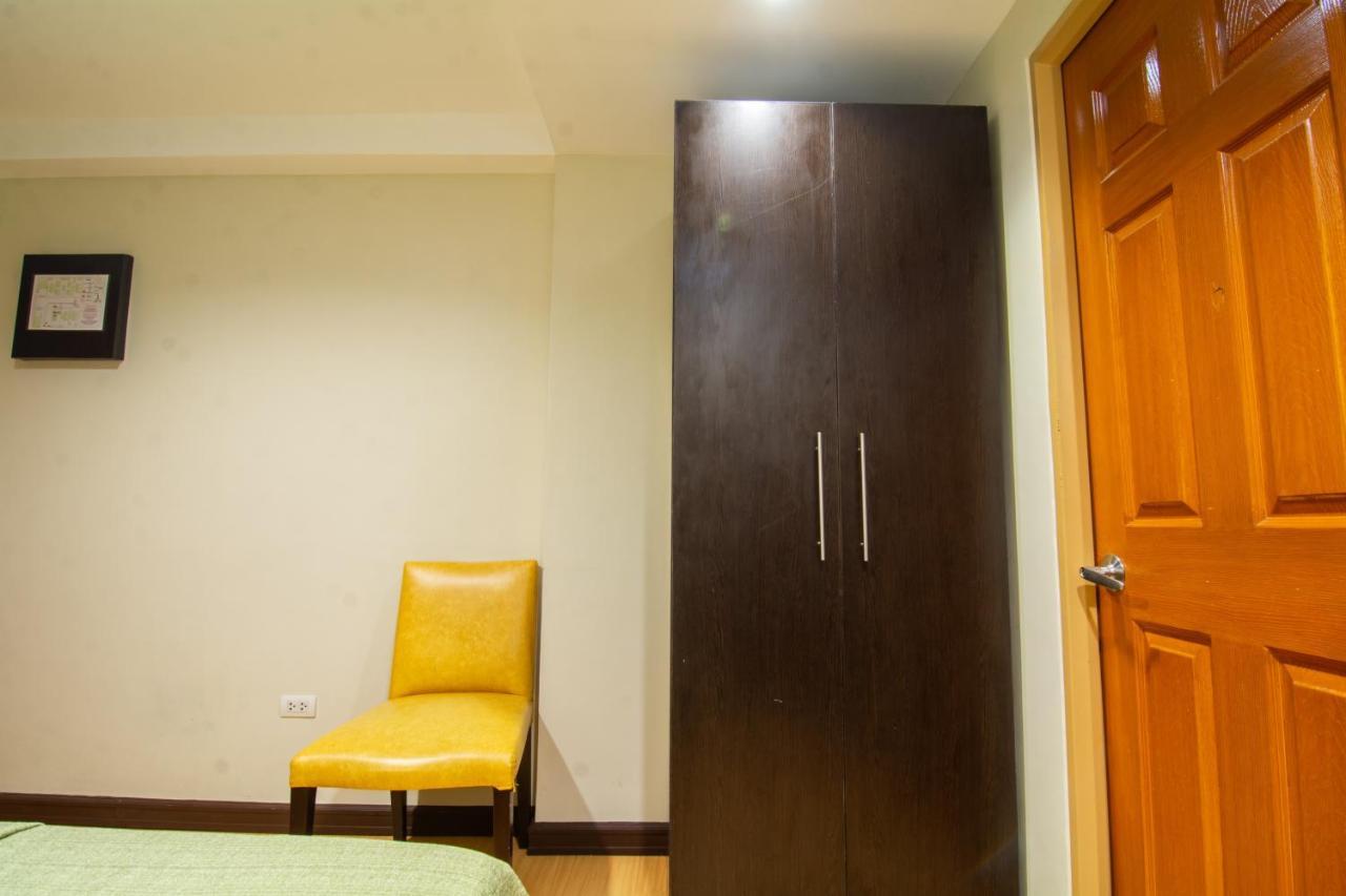 Festive Hotel Makati Paco Εξωτερικό φωτογραφία