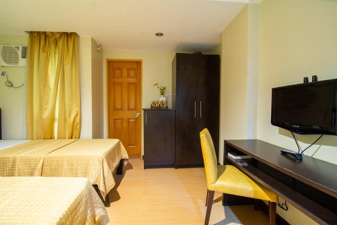Festive Hotel Makati Paco Εξωτερικό φωτογραφία