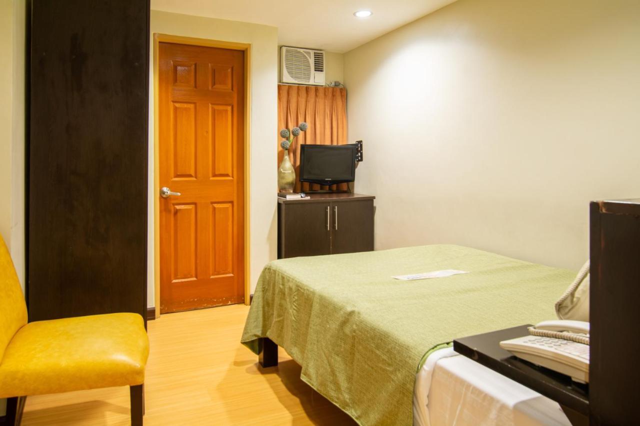 Festive Hotel Makati Paco Εξωτερικό φωτογραφία
